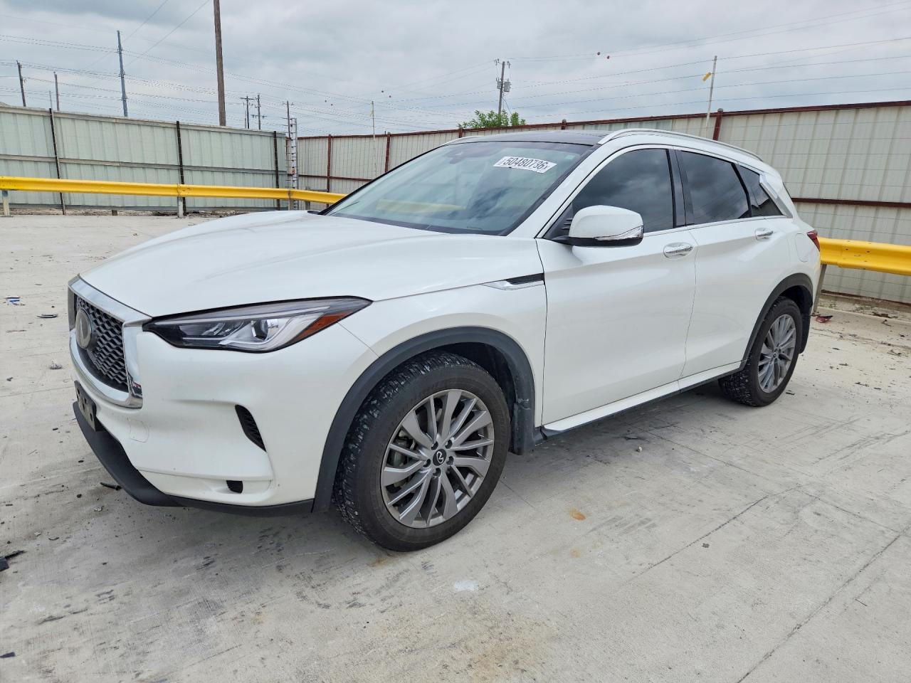 Salvage INFINITI Qx Image