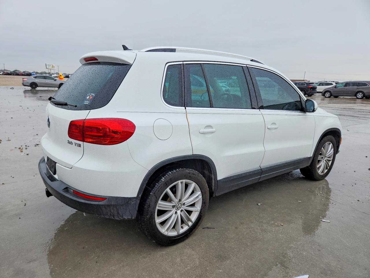 Volkswagen Tiguan S