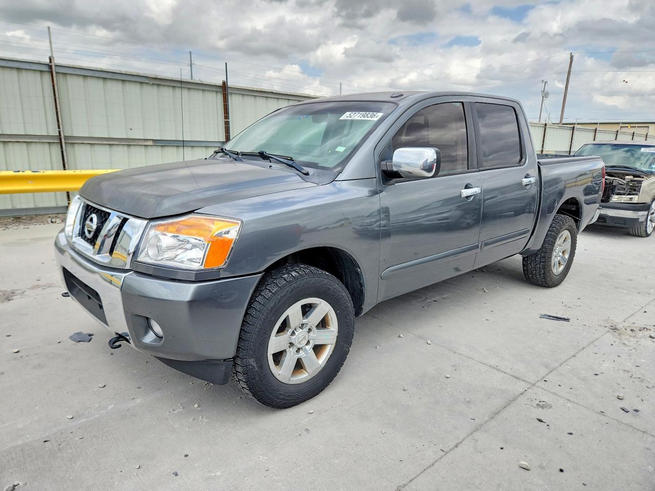 Salvage Nissan Titan Image