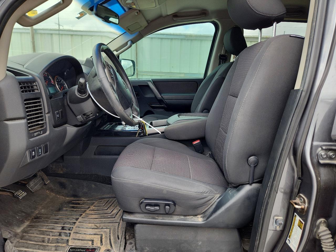 Nissan Titan Sv