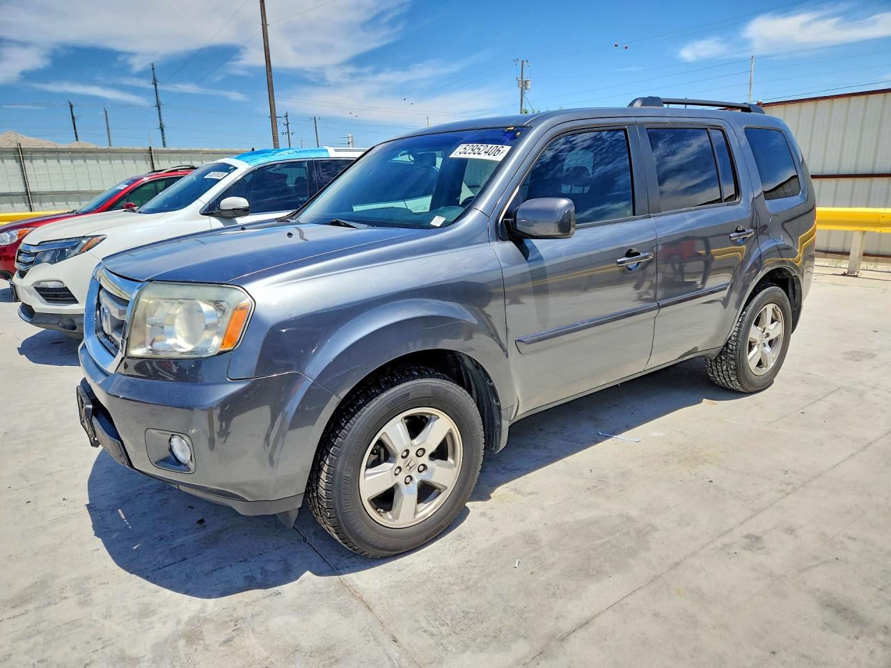 Salvage Honda Pilot Image