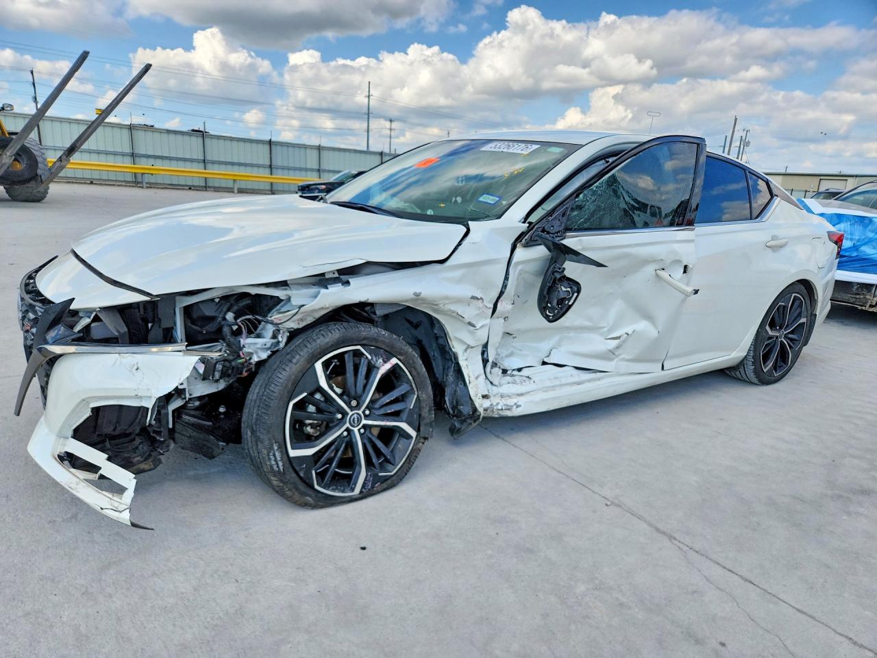 Salvage Nissan Altima Image