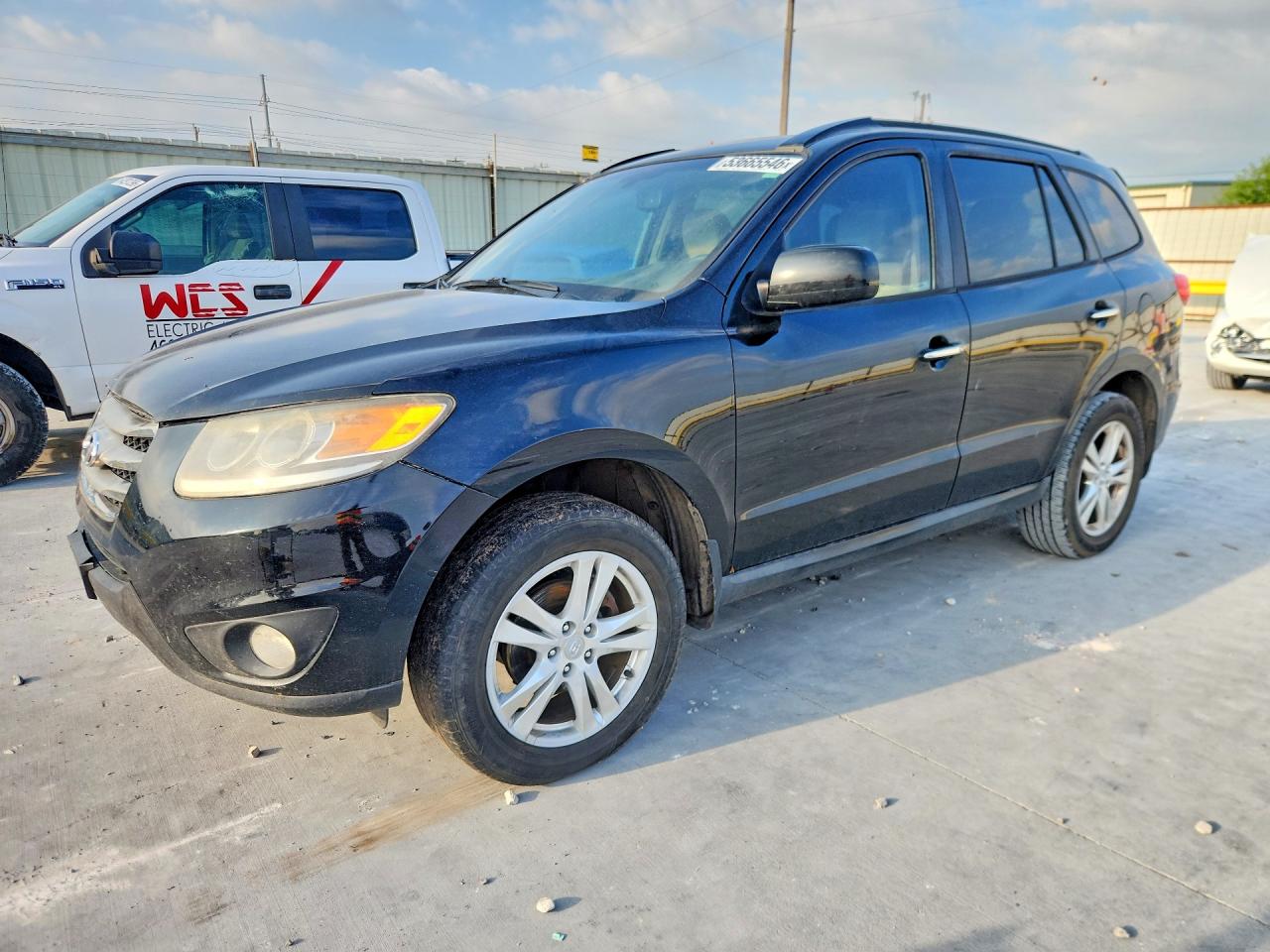 Salvage Hyundai SANTA FE Image