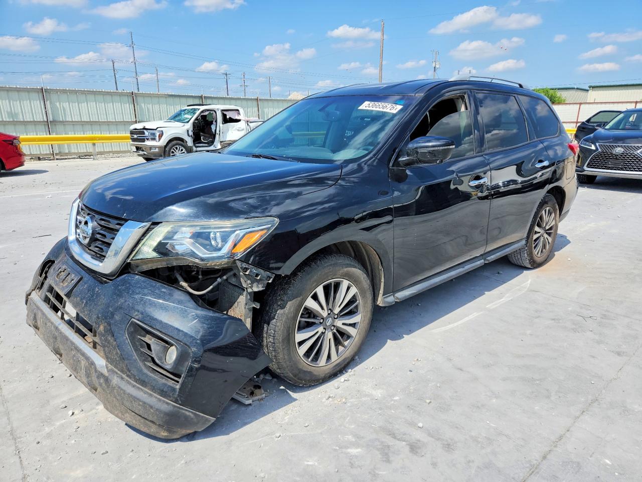 Salvage Nissan Pathfinder Image