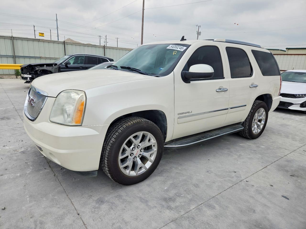 Salvage GMC Yukon Image
