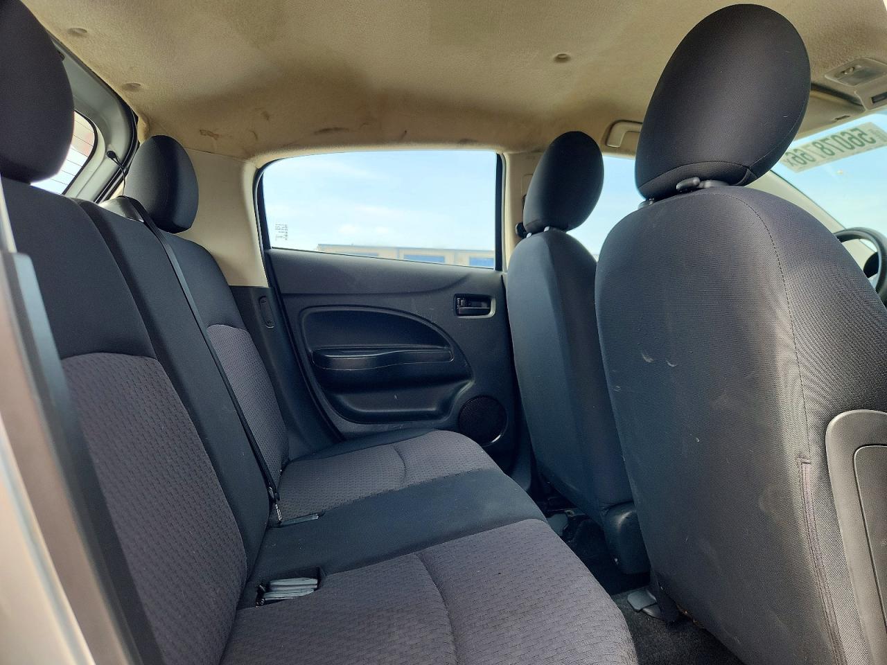 Mitsubishi Mirage Es