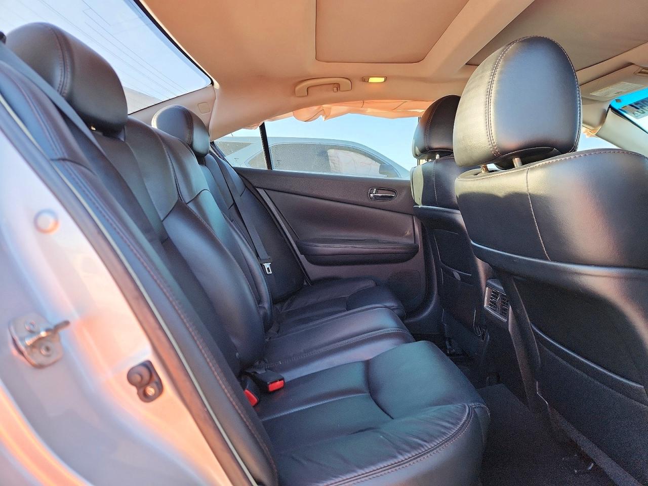 Nissan Maxima S