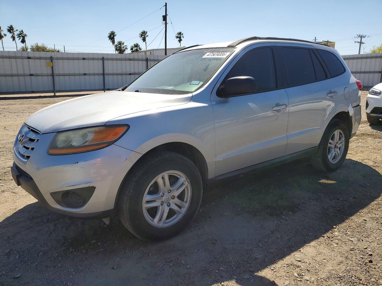 Salvage Hyundai SANTA FE Image
