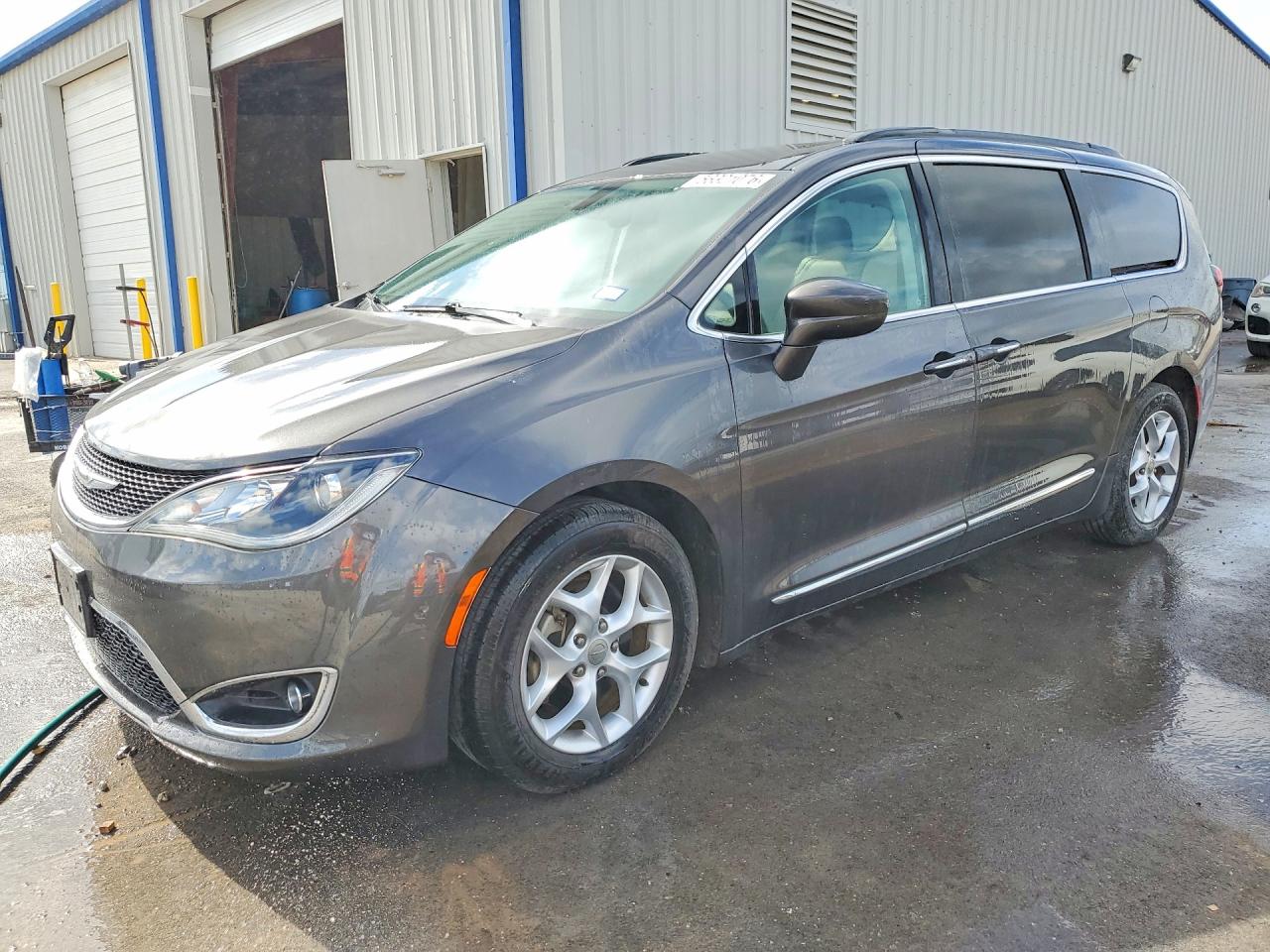 Salvage Chrysler Pacifica Image
