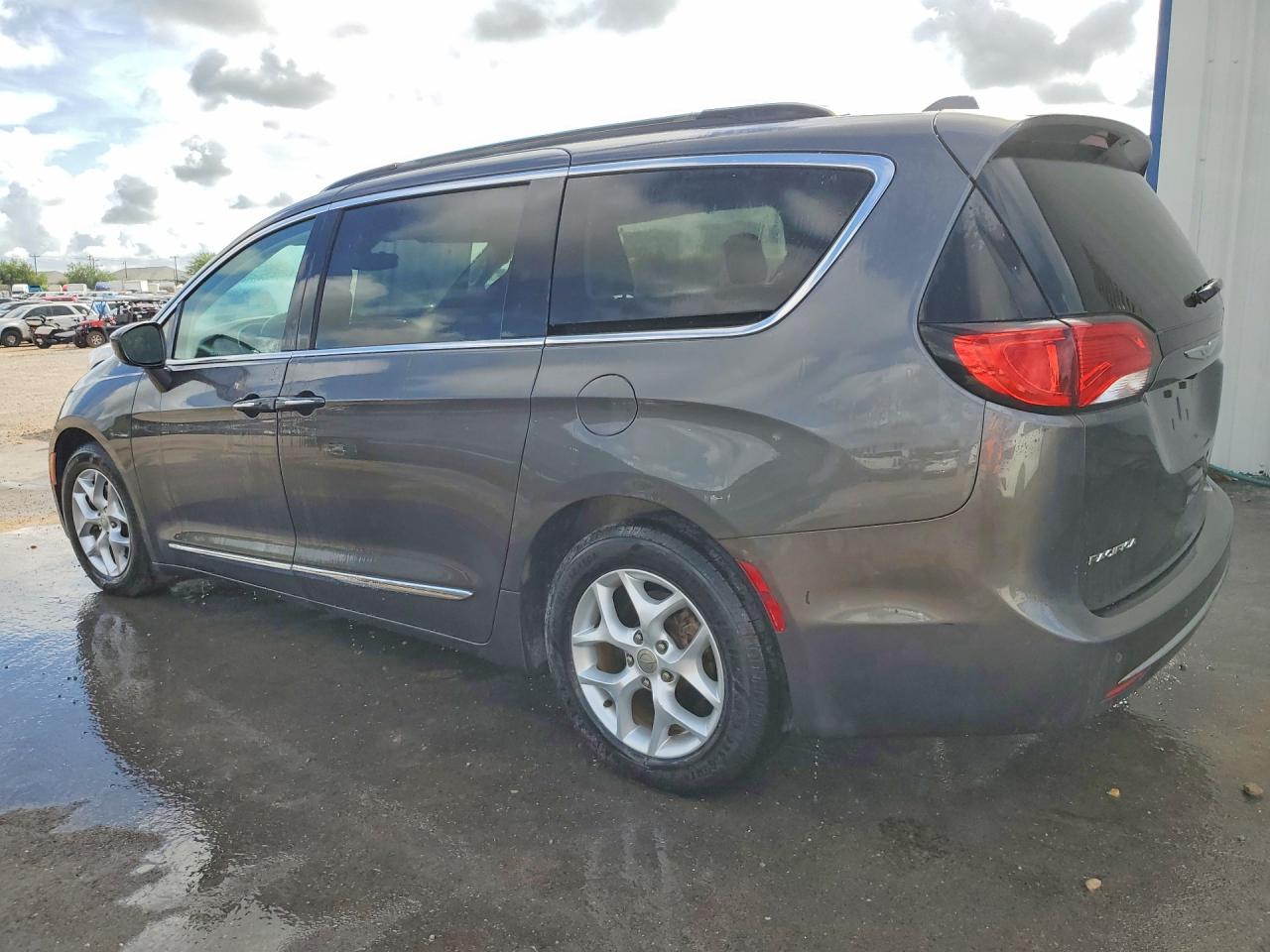 Chrysler Pacifica Touring L