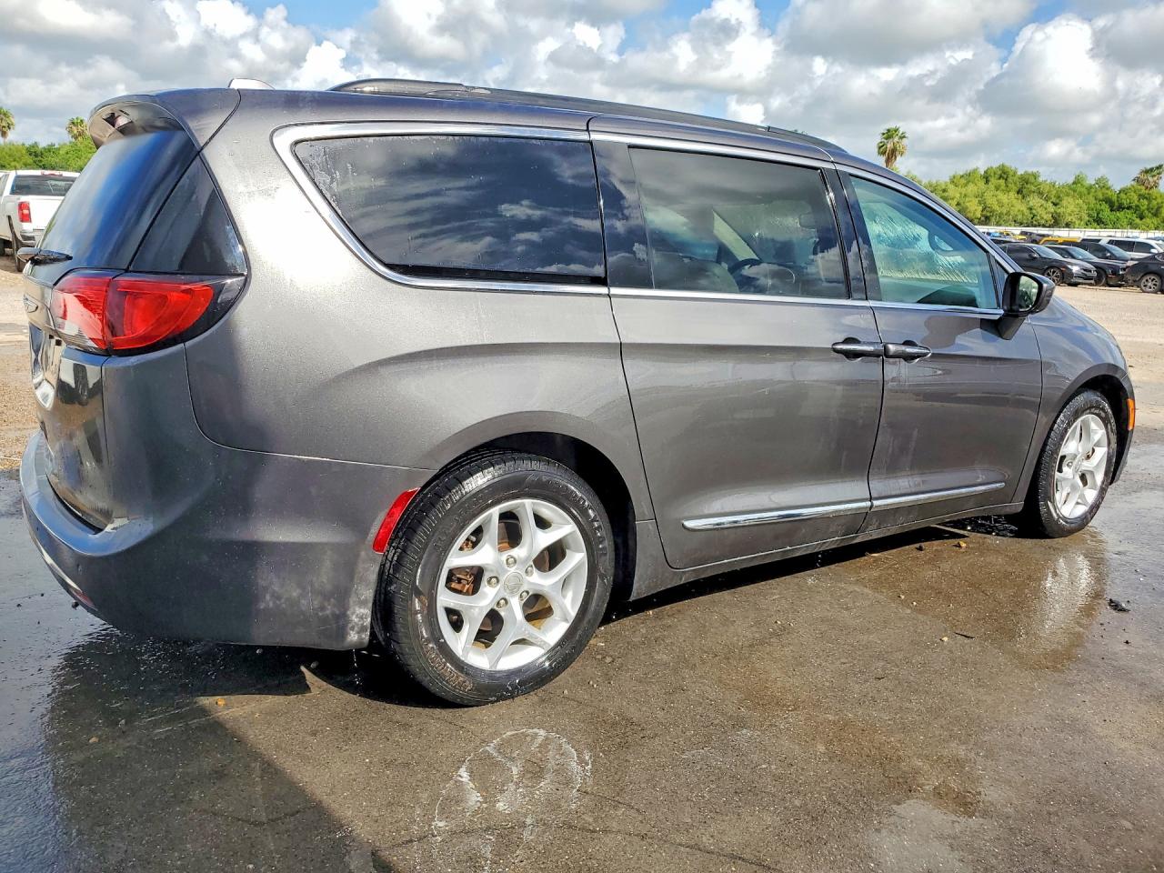 Chrysler Pacifica Touring L