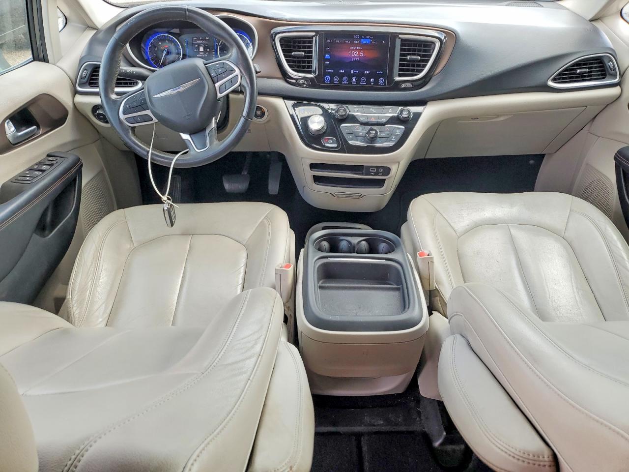 Chrysler Pacifica Touring L