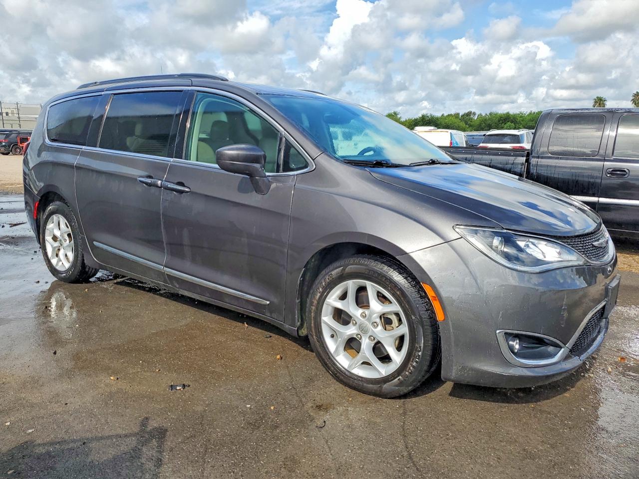 Chrysler Pacifica Touring L