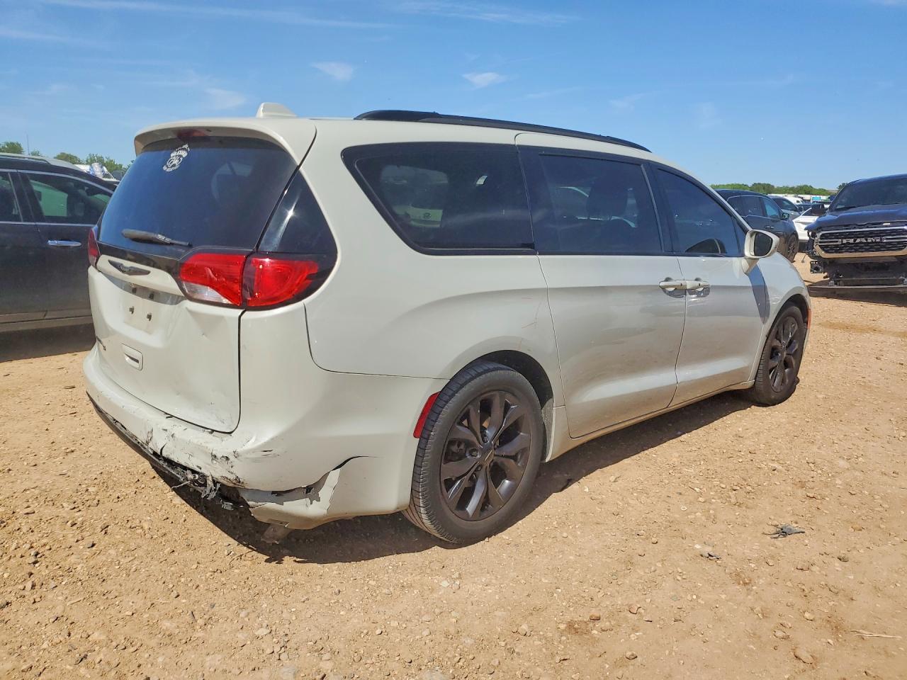 Chrysler Pacifica Touring