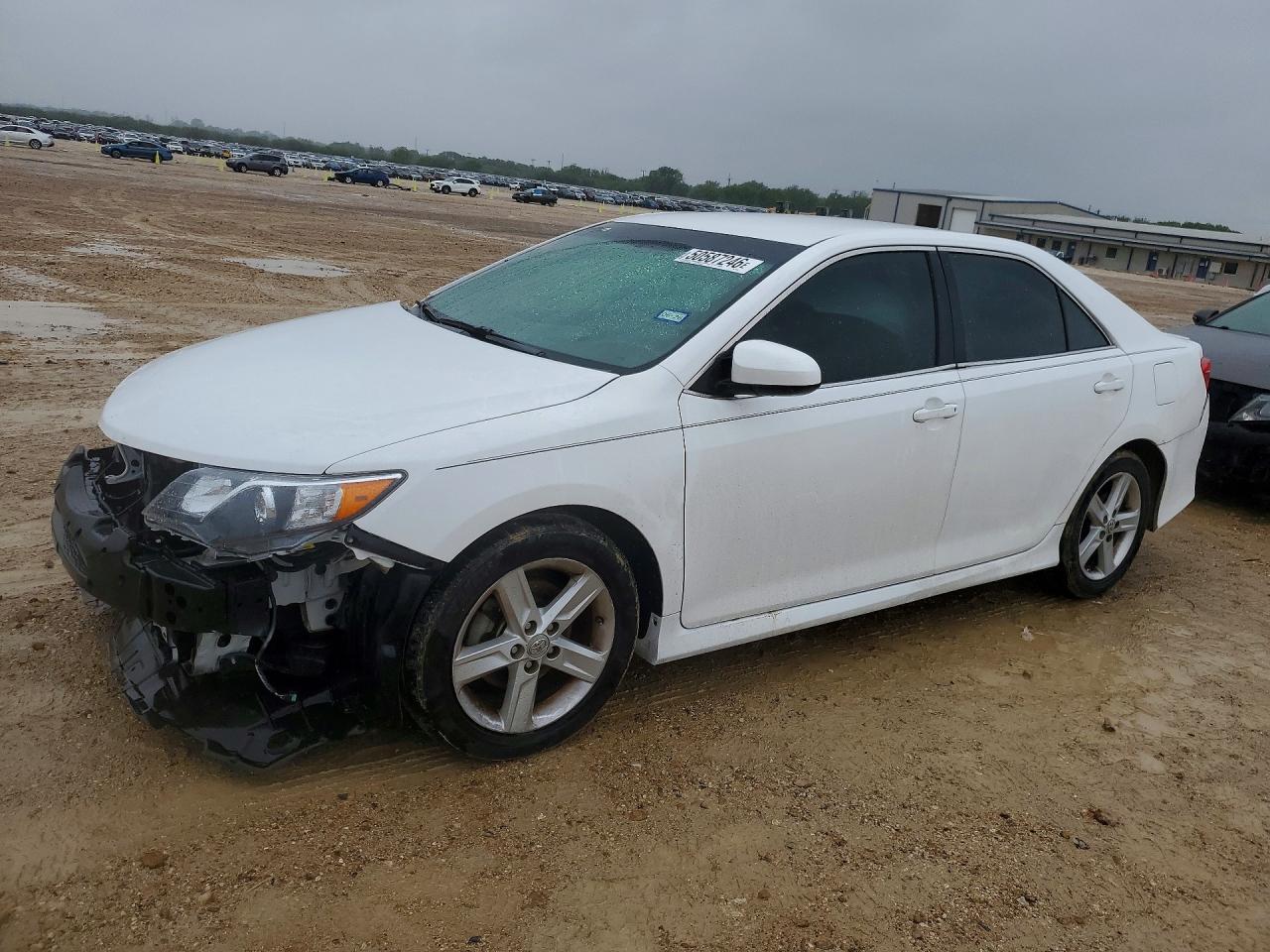 Salvage Toyota Camry Image