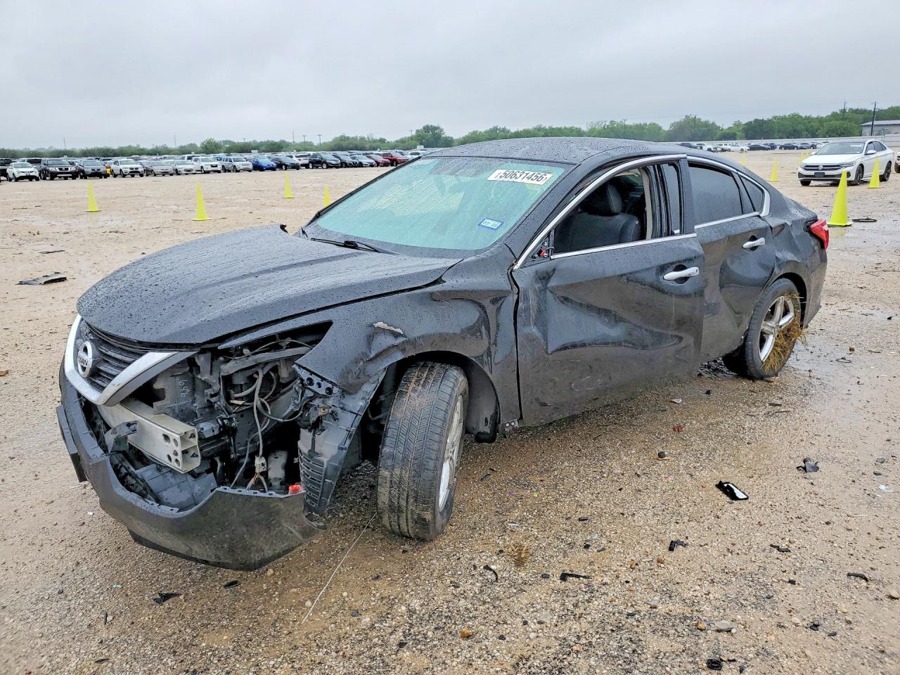 Salvage Nissan Altima Image