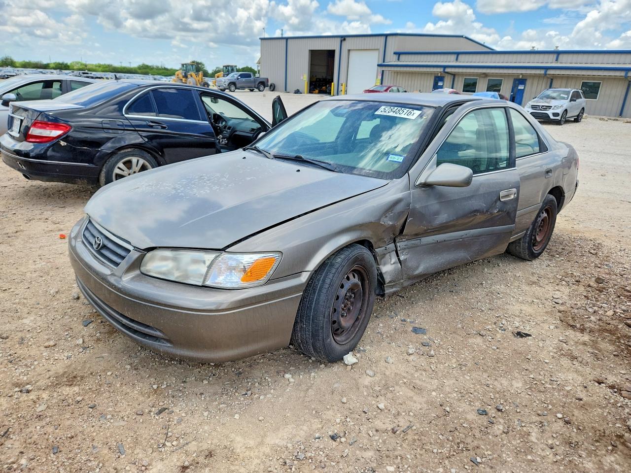 Salvage Toyota Camry Image