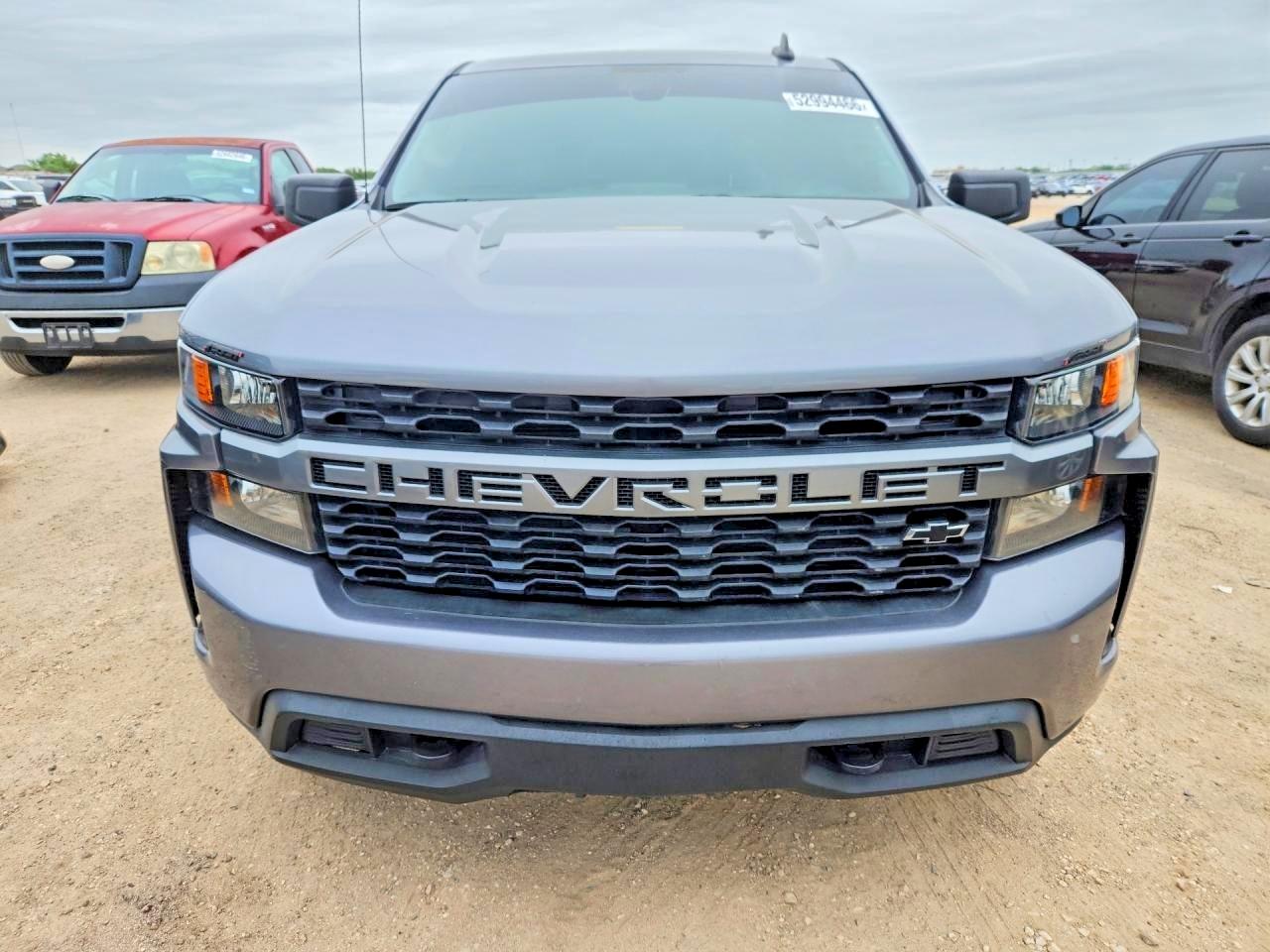 Chevrolet Silverado C1500 Custom