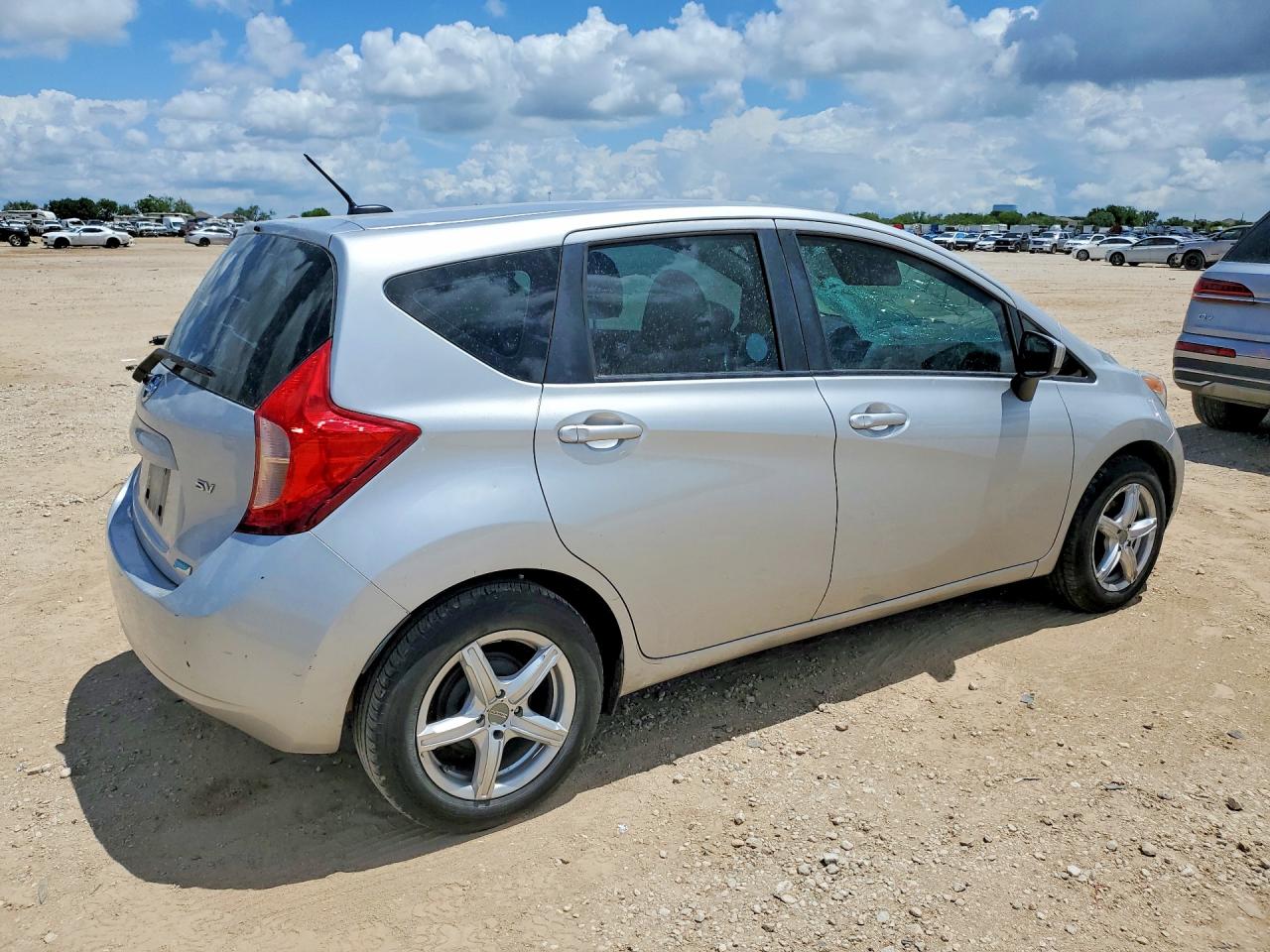 Nissan Versa Sv