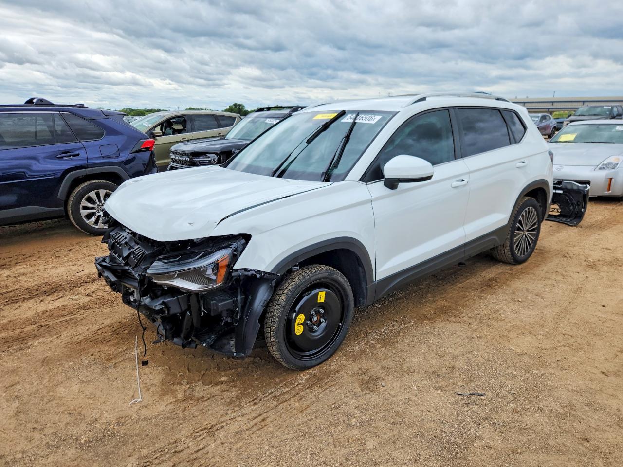 Salvage Volkswagen Taos Image