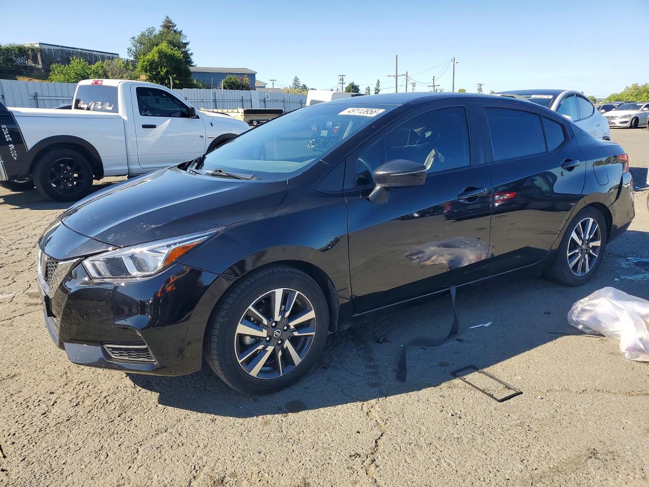 Salvage Nissan Versa Image