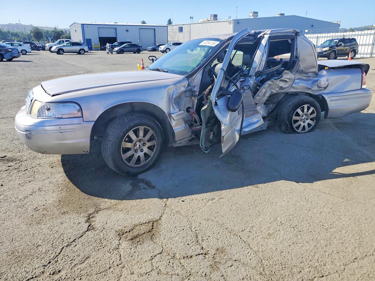 Salvage Ford Crown Vic Image