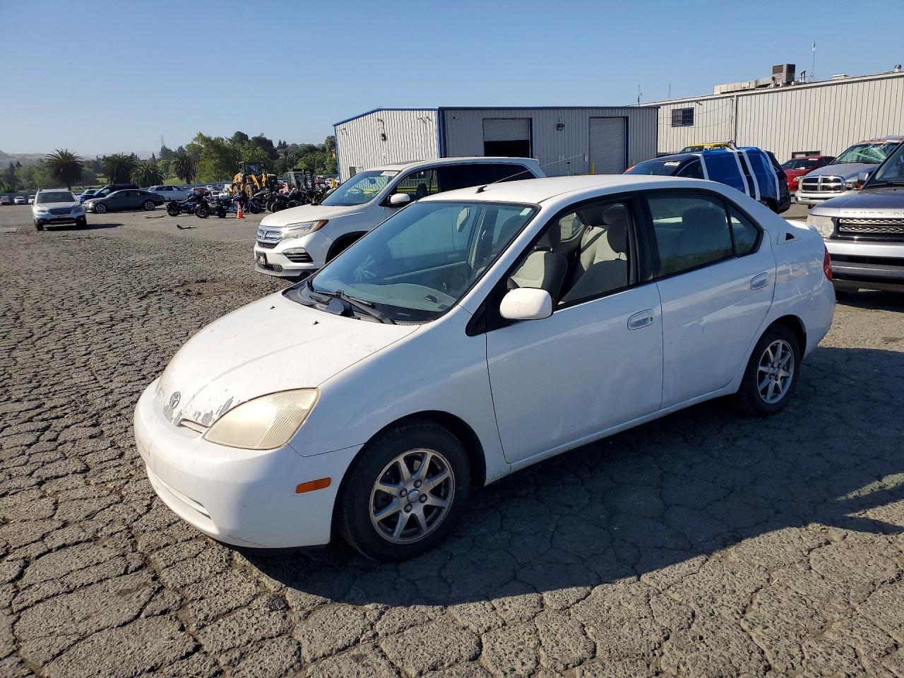 Salvage Toyota Prius Image