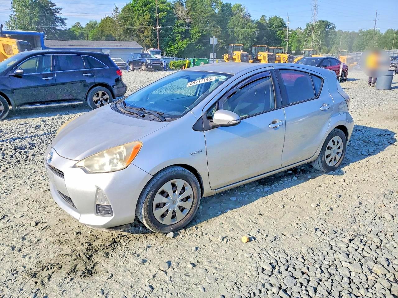 Salvage Toyota Prius Image