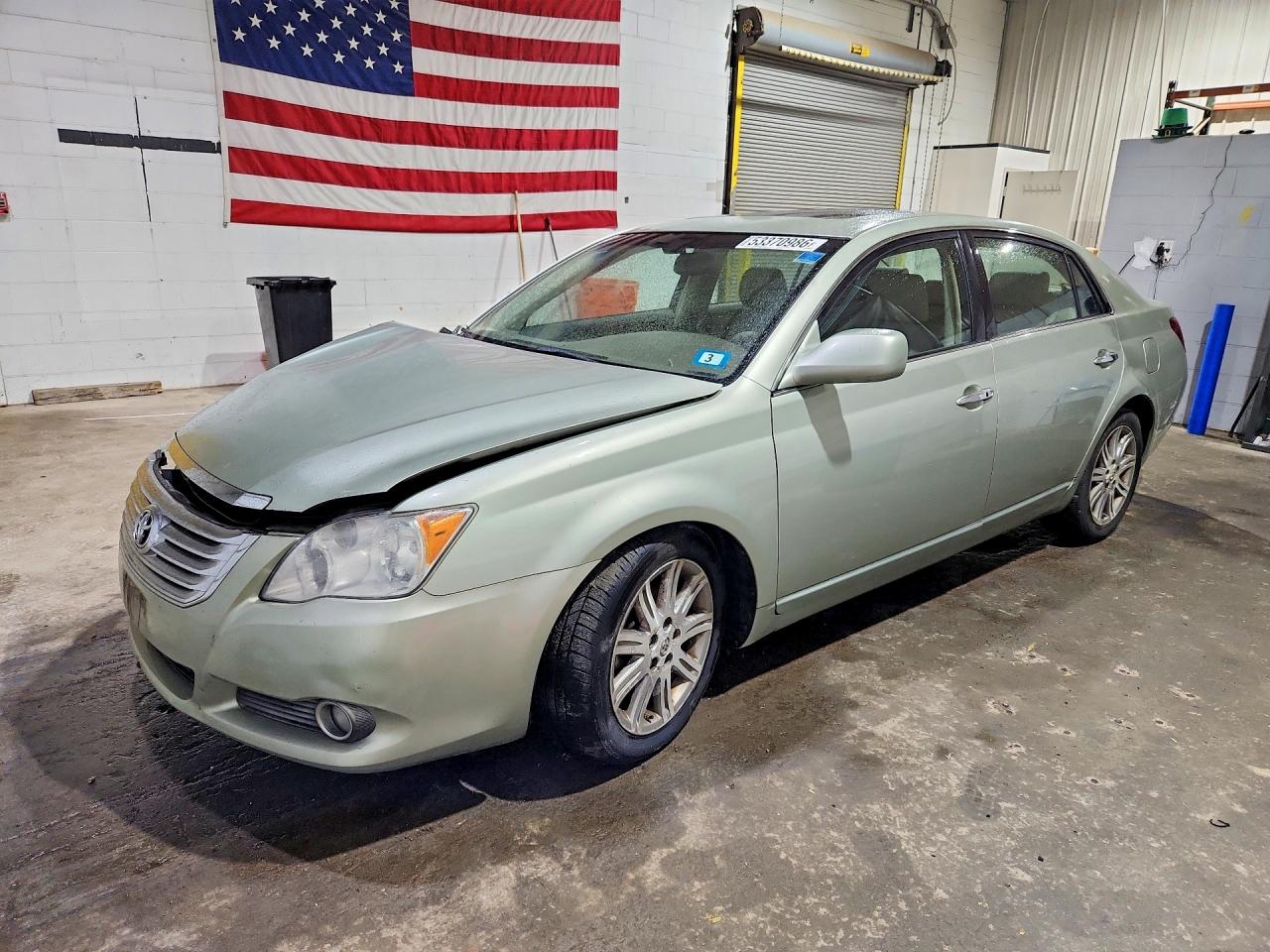 Salvage Toyota Avalon Image