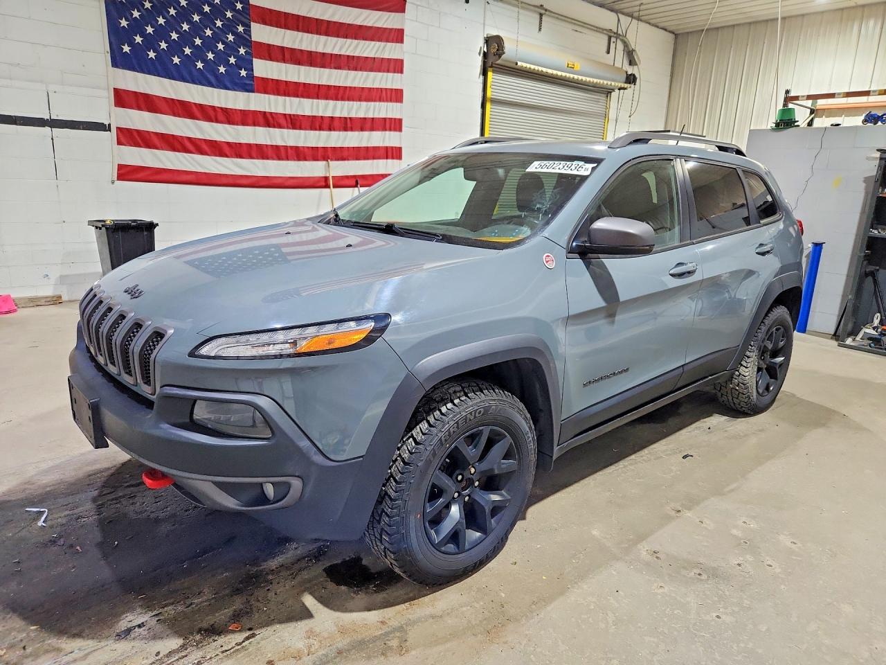 Salvage Jeep Cherokee Image