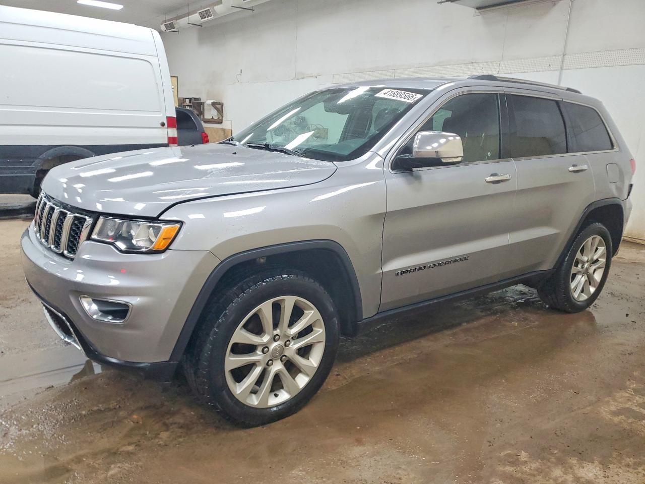 Salvage Jeep Cherokee Image