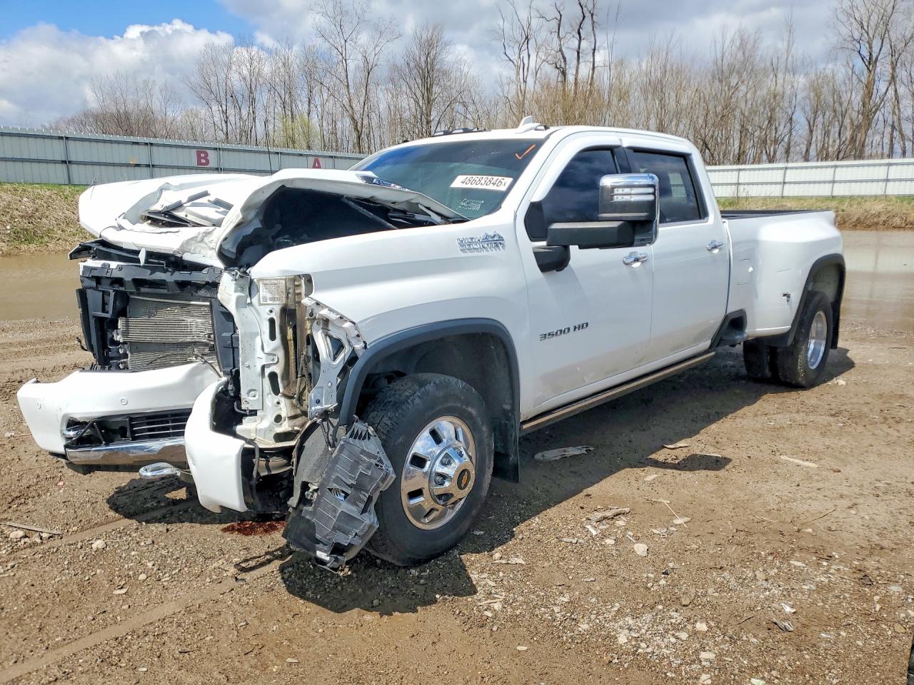 Salvage Chevrolet Silverado Image
