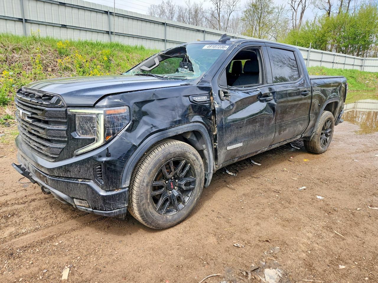 Salvage GMC Sierra Image