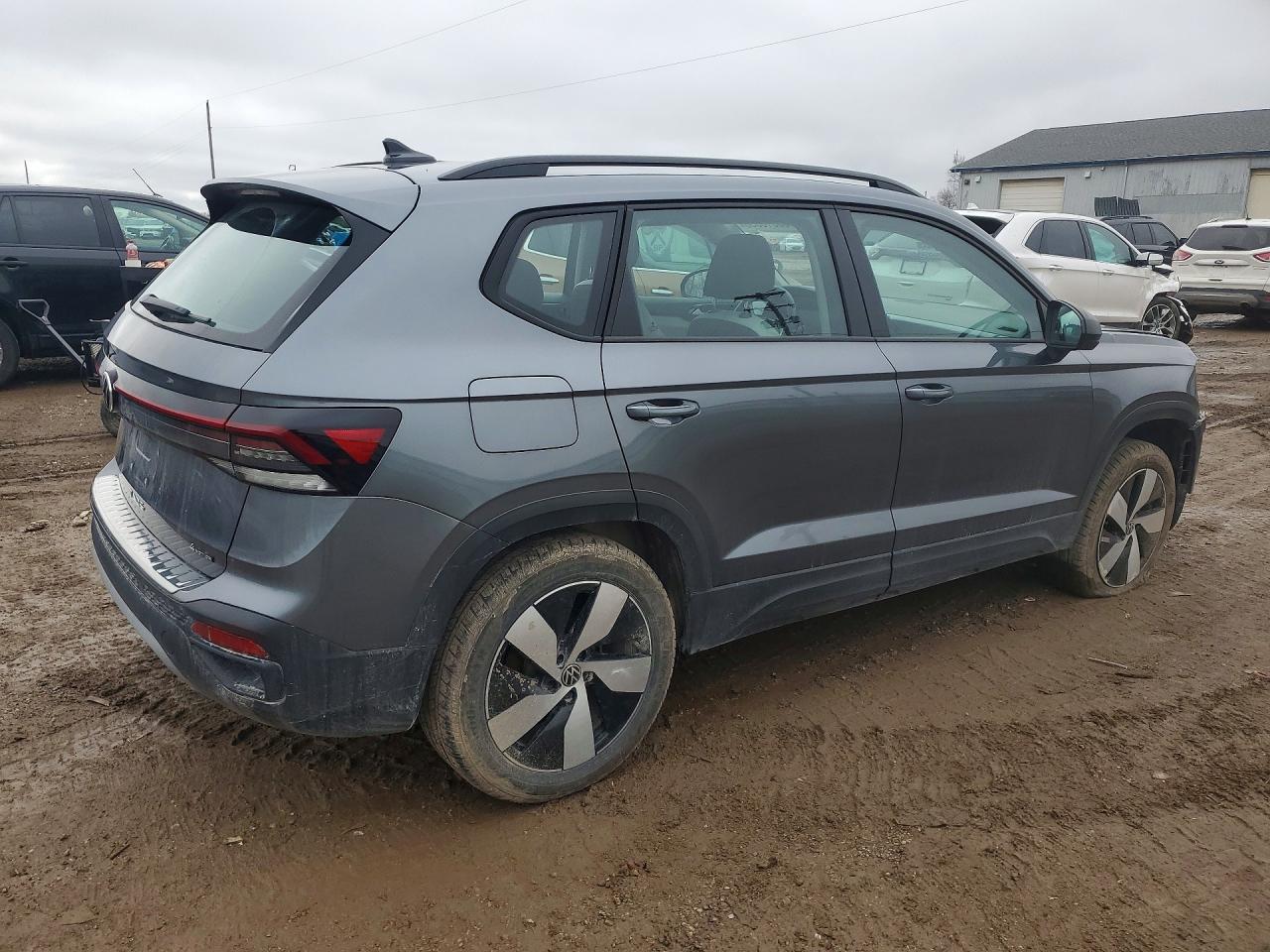 Volkswagen Taos S