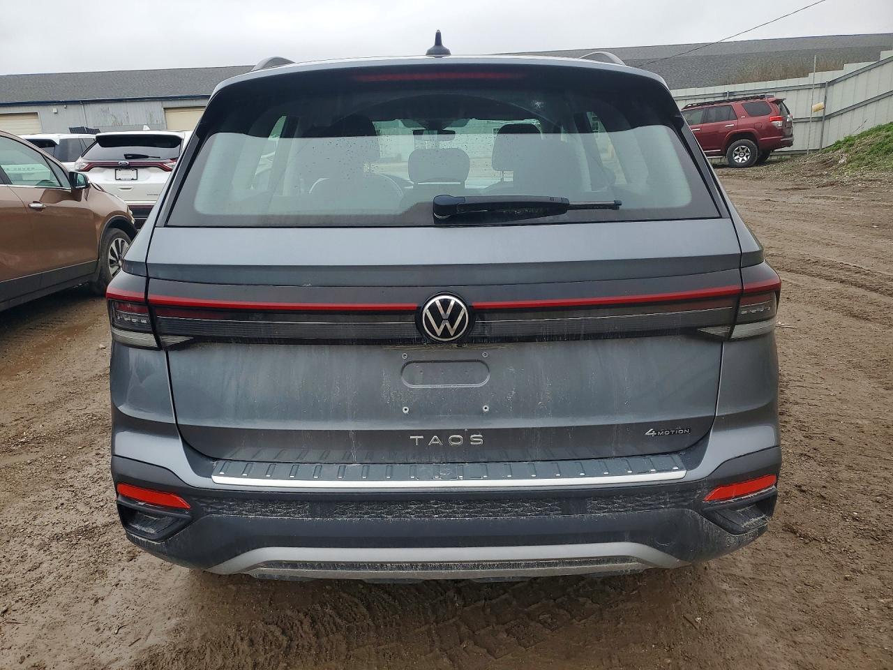 Volkswagen Taos S
