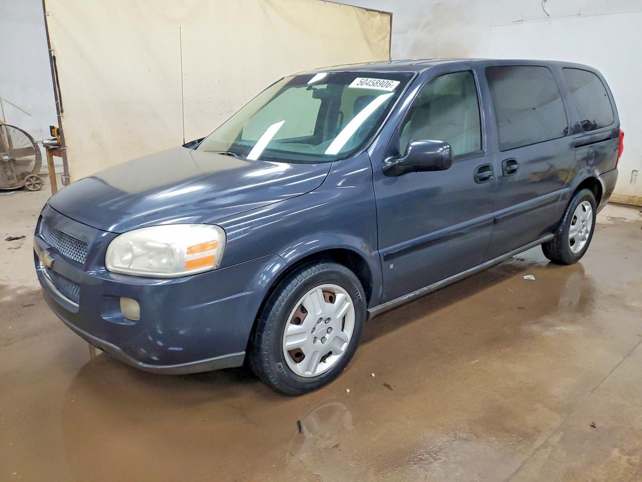 Salvage Chevrolet Uplander Image