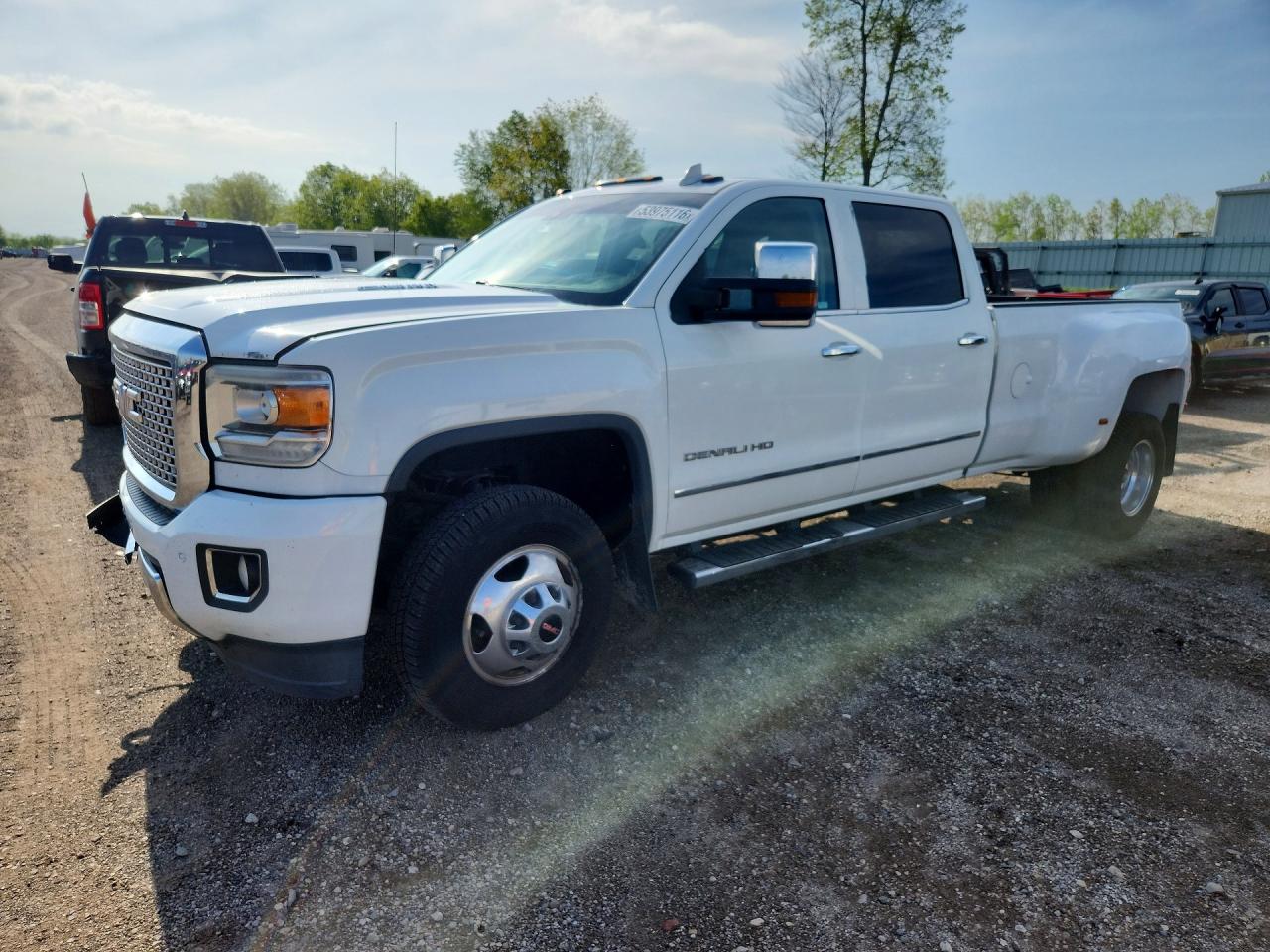 Salvage GMC Sierra Image