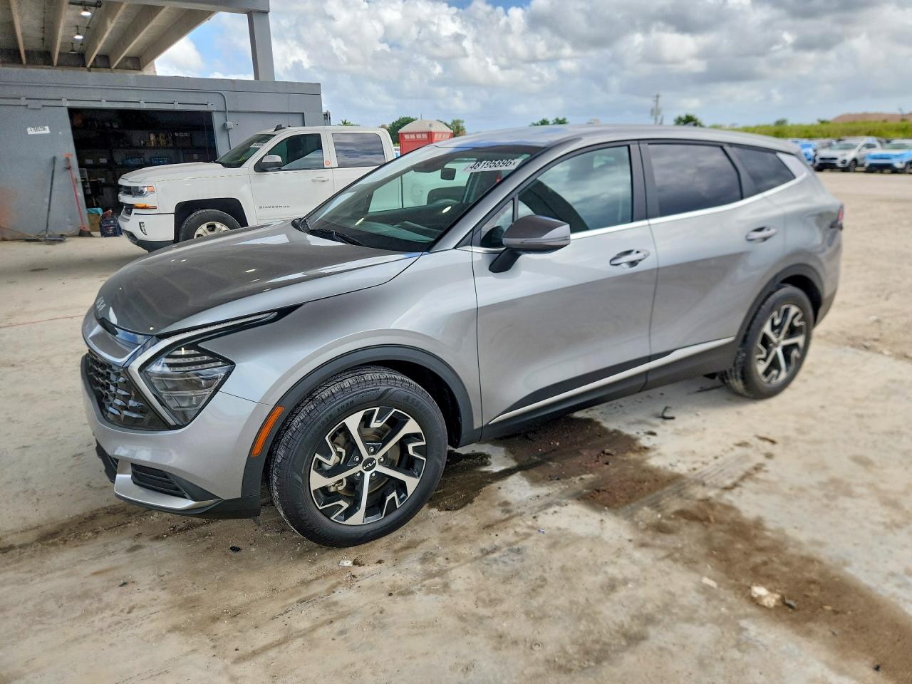 Salvage Kia Sportage Image