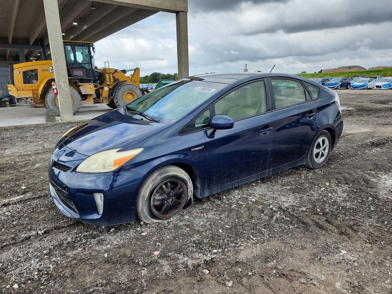 Salvage Toyota Prius Image