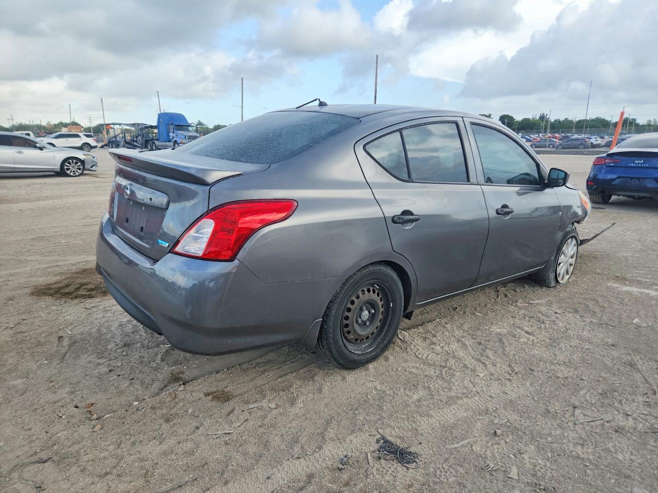 Nissan Versa 1.6 S Plus