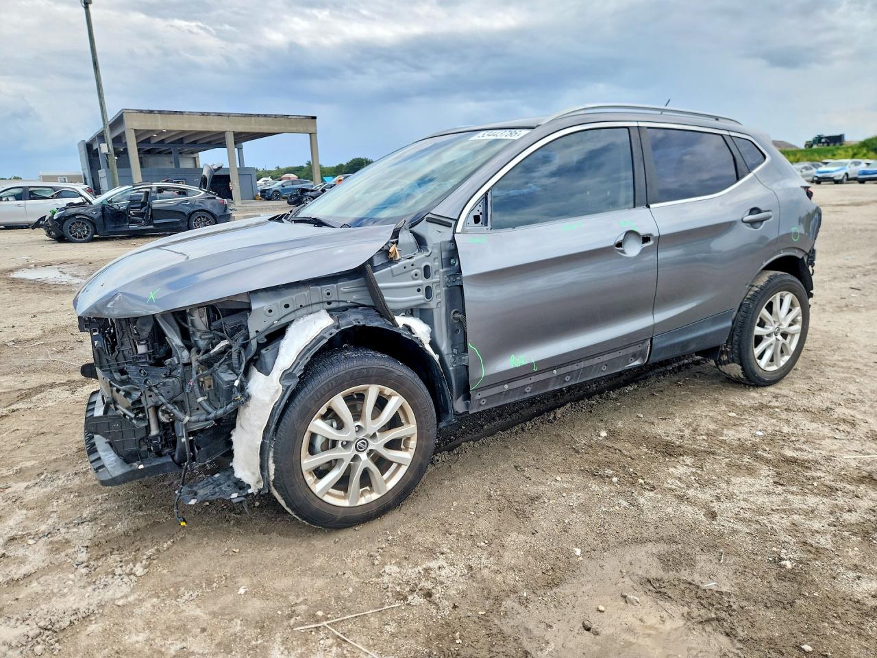 Salvage Nissan Rogue Image