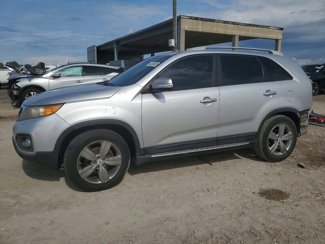 Salvage Kia Sorento Image