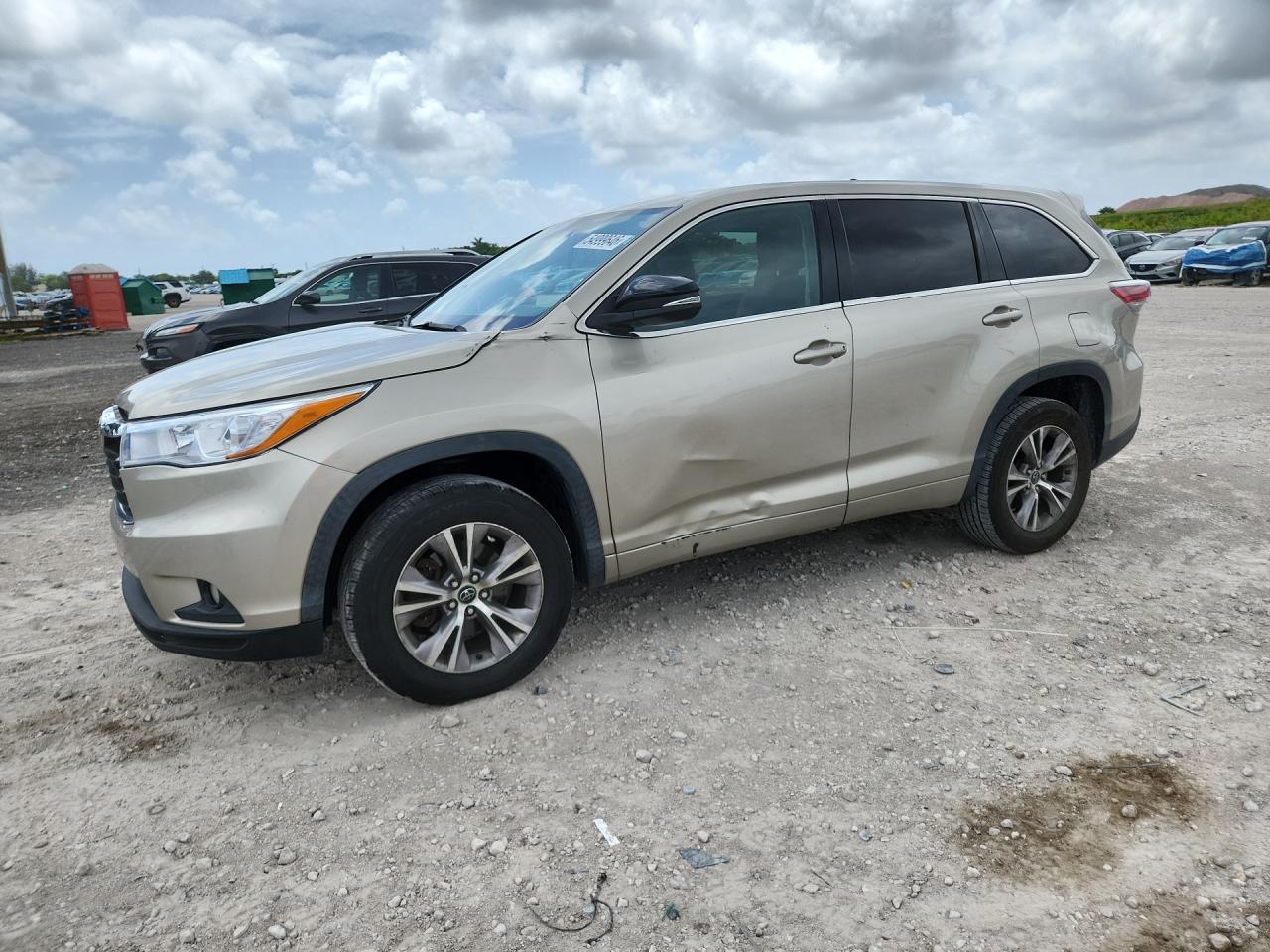 Salvage Toyota Highlander Image