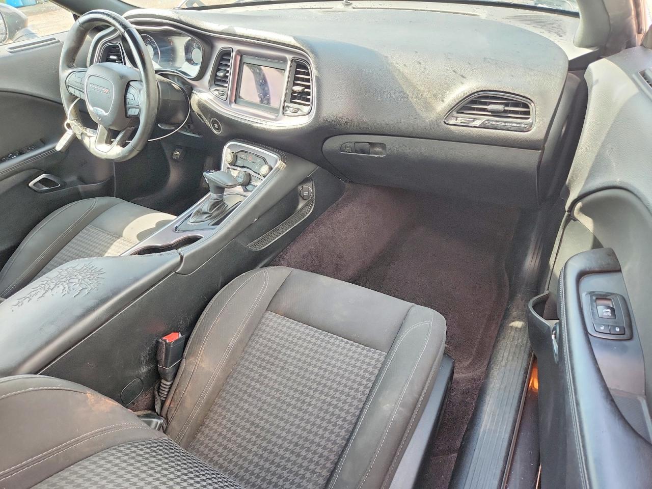 Dodge Challenger Sxt