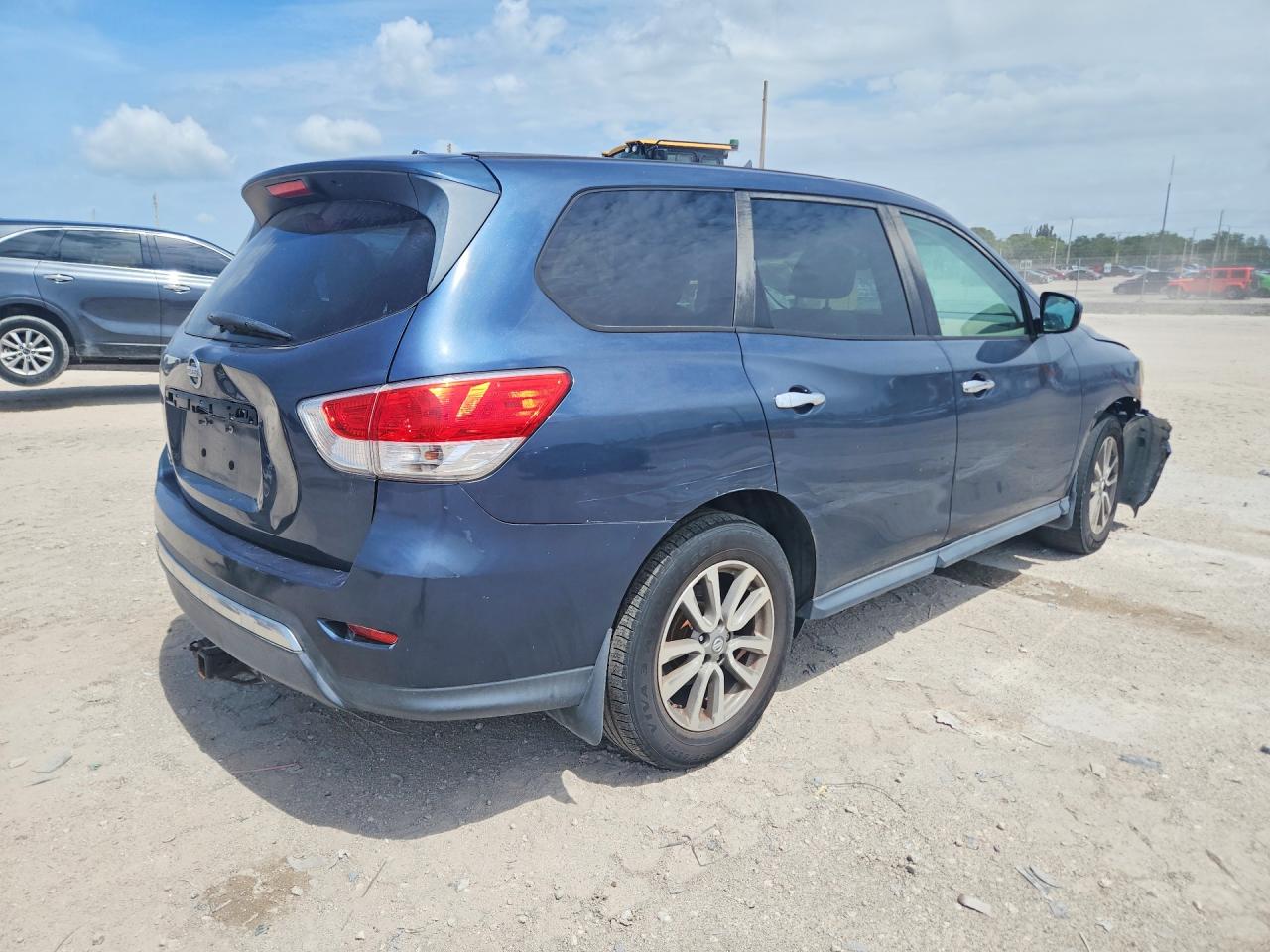 Nissan Pathfinder S