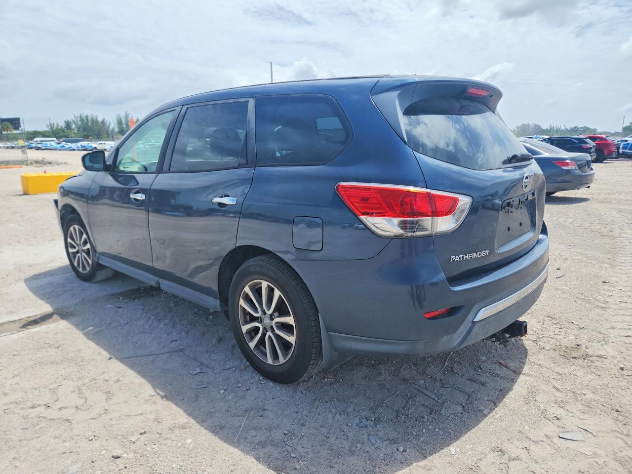 Nissan Pathfinder S