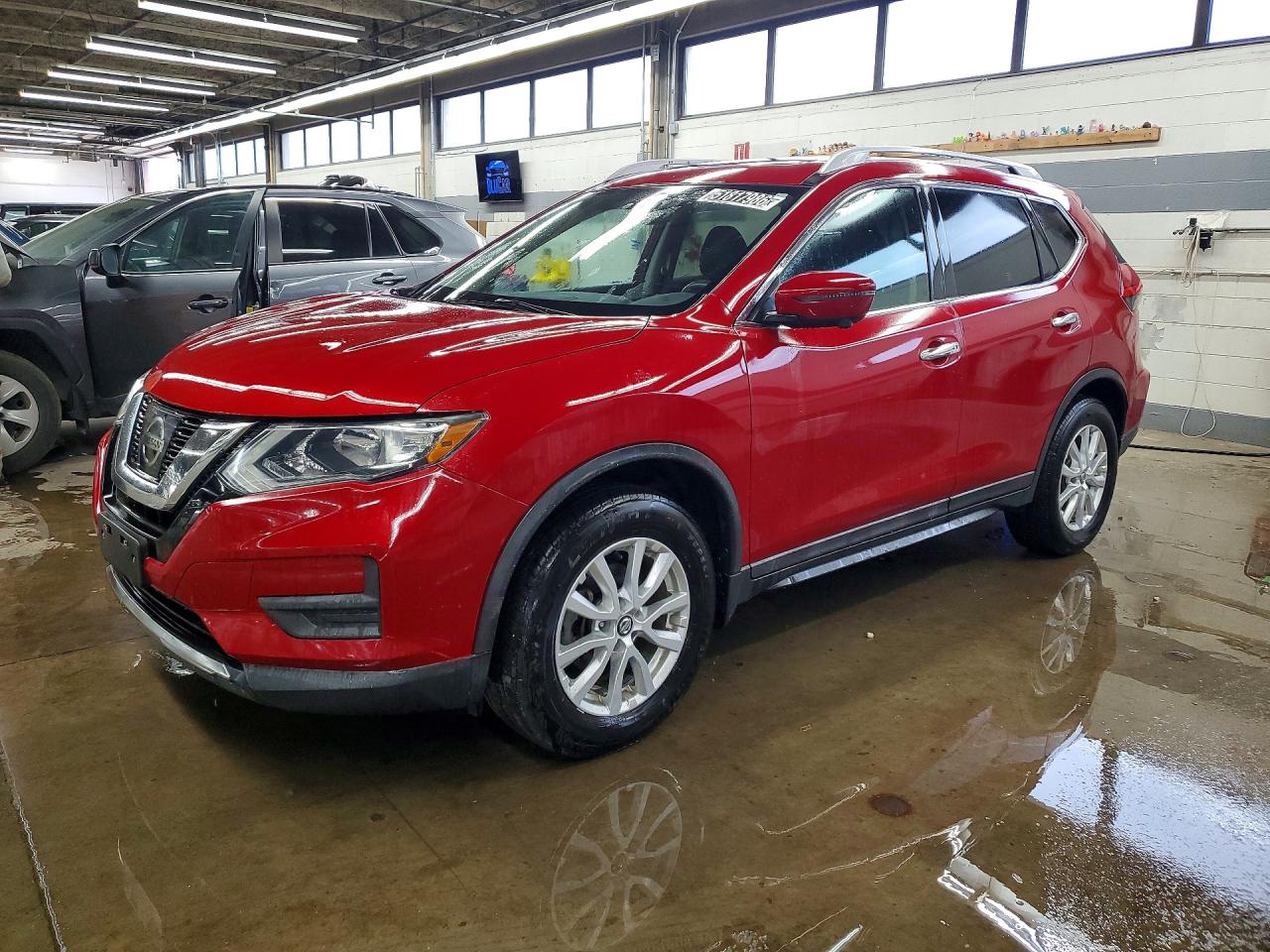 Salvage Nissan Rogue Image