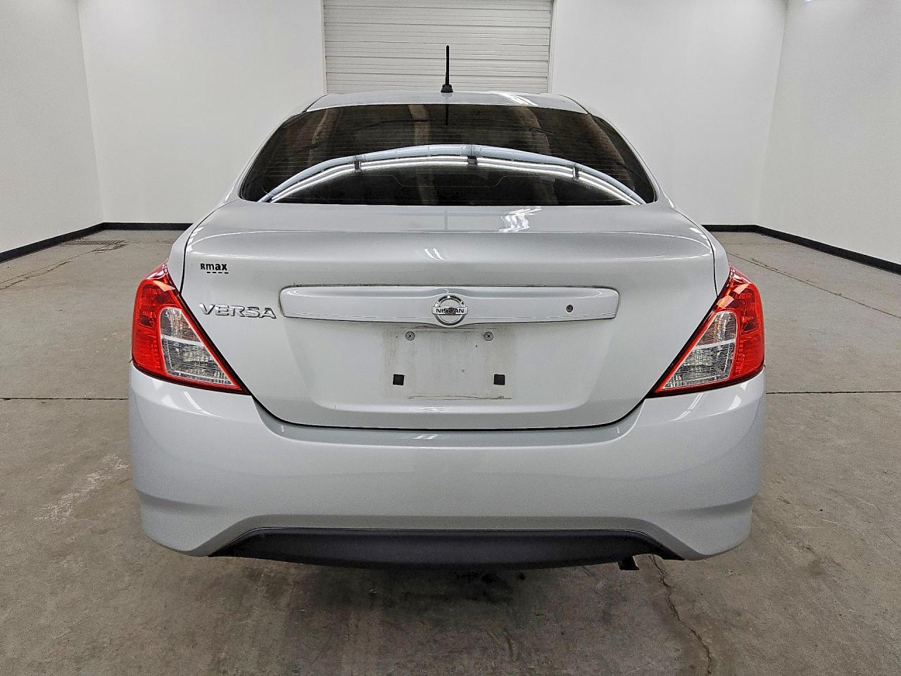 Nissan Versa 1.6 S