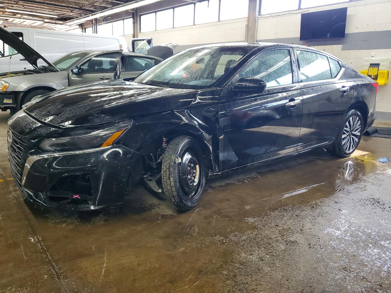Salvage Nissan Altima Image