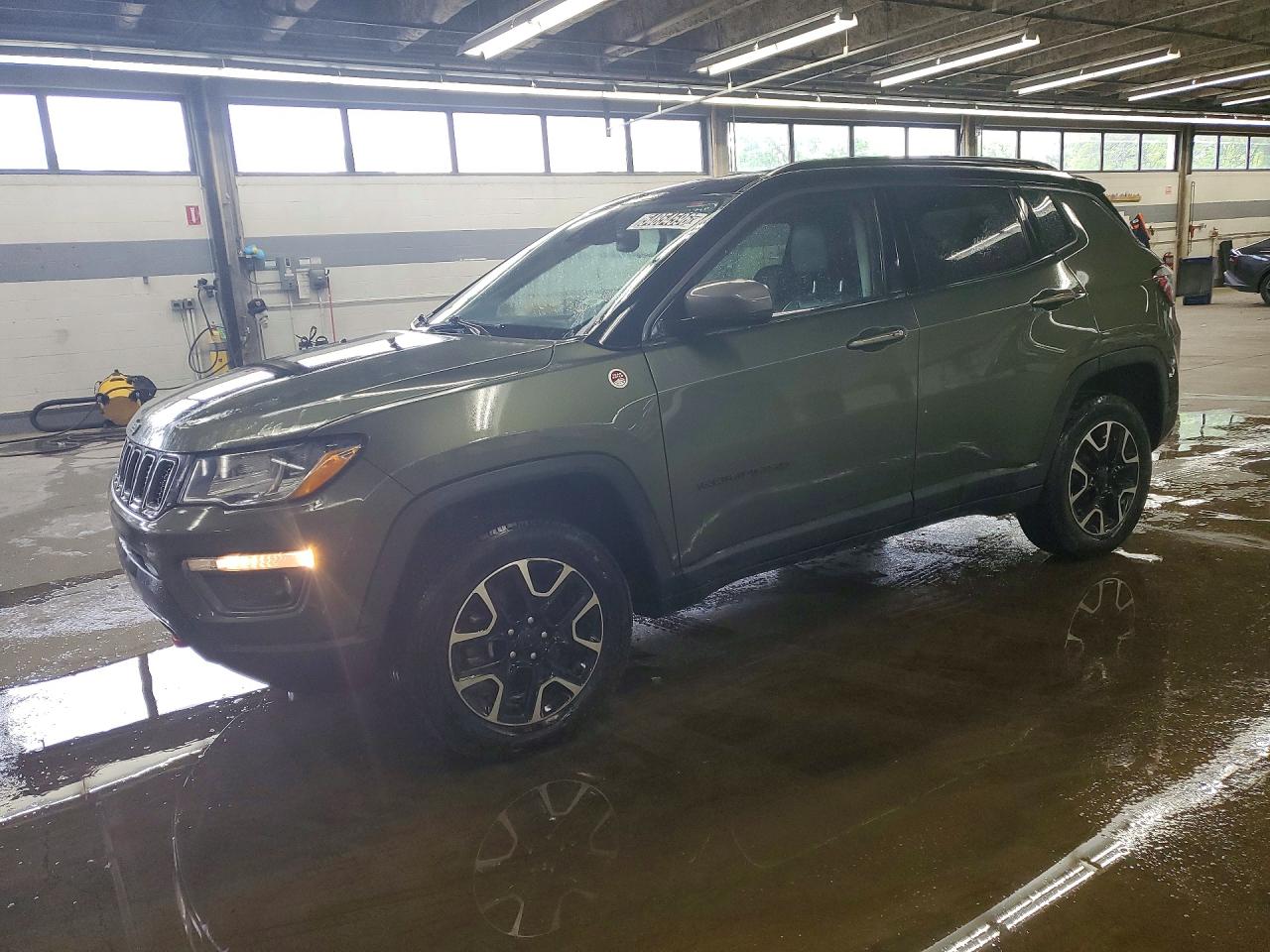 Salvage Jeep Compass Image